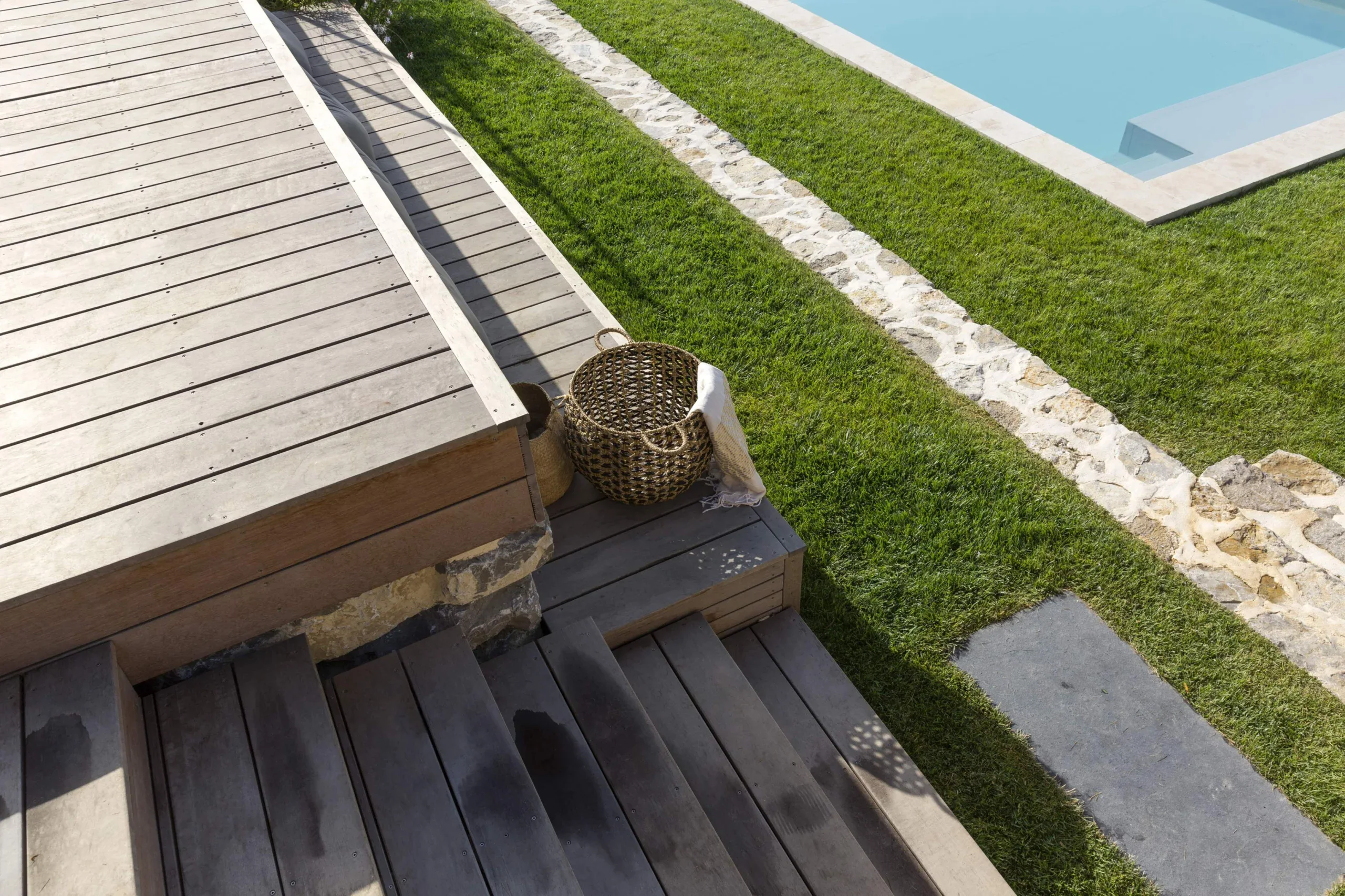 Pergola bois bioclimatique à Marseille