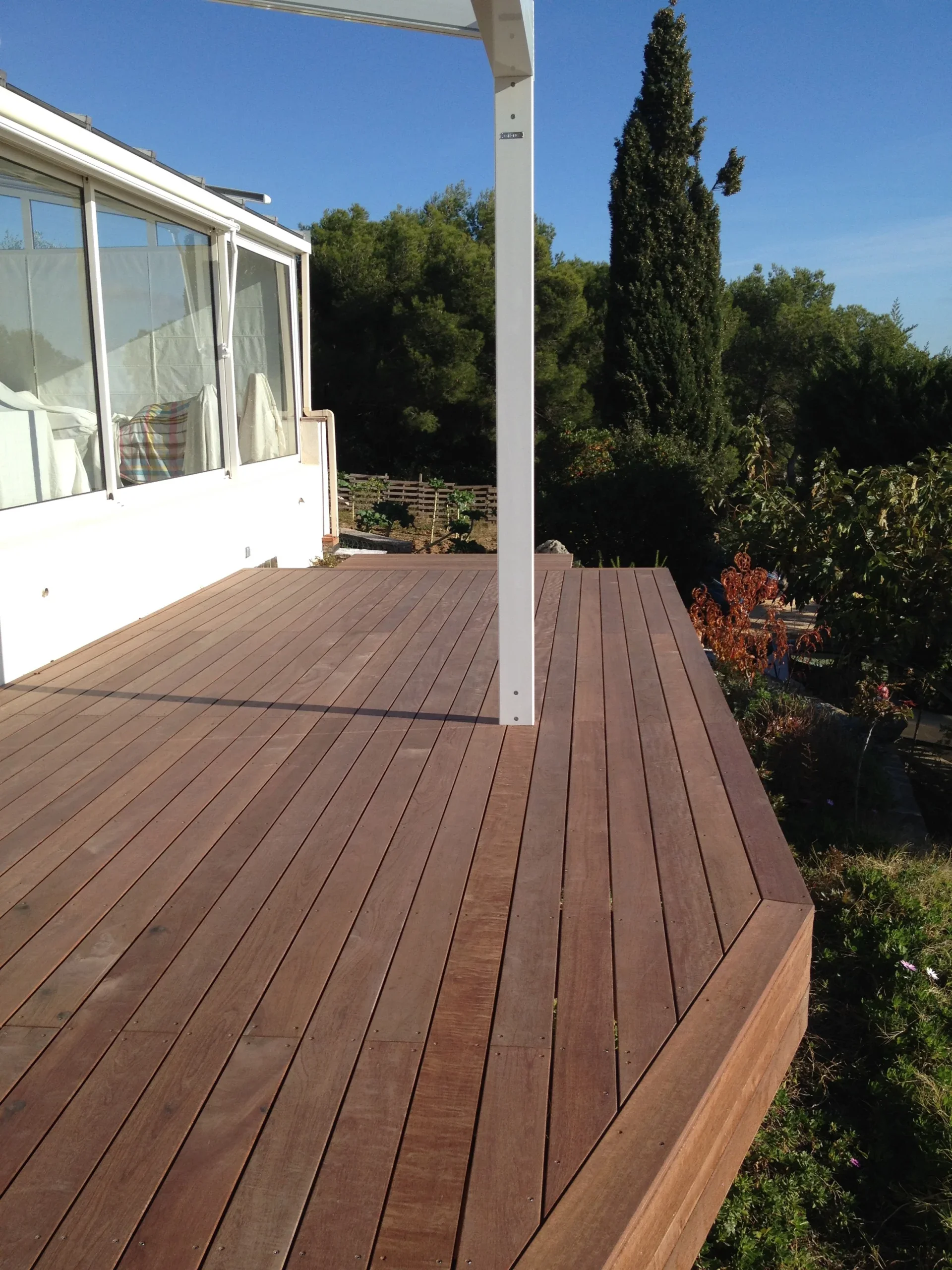 Pergola bois bioclimatique à Marseille