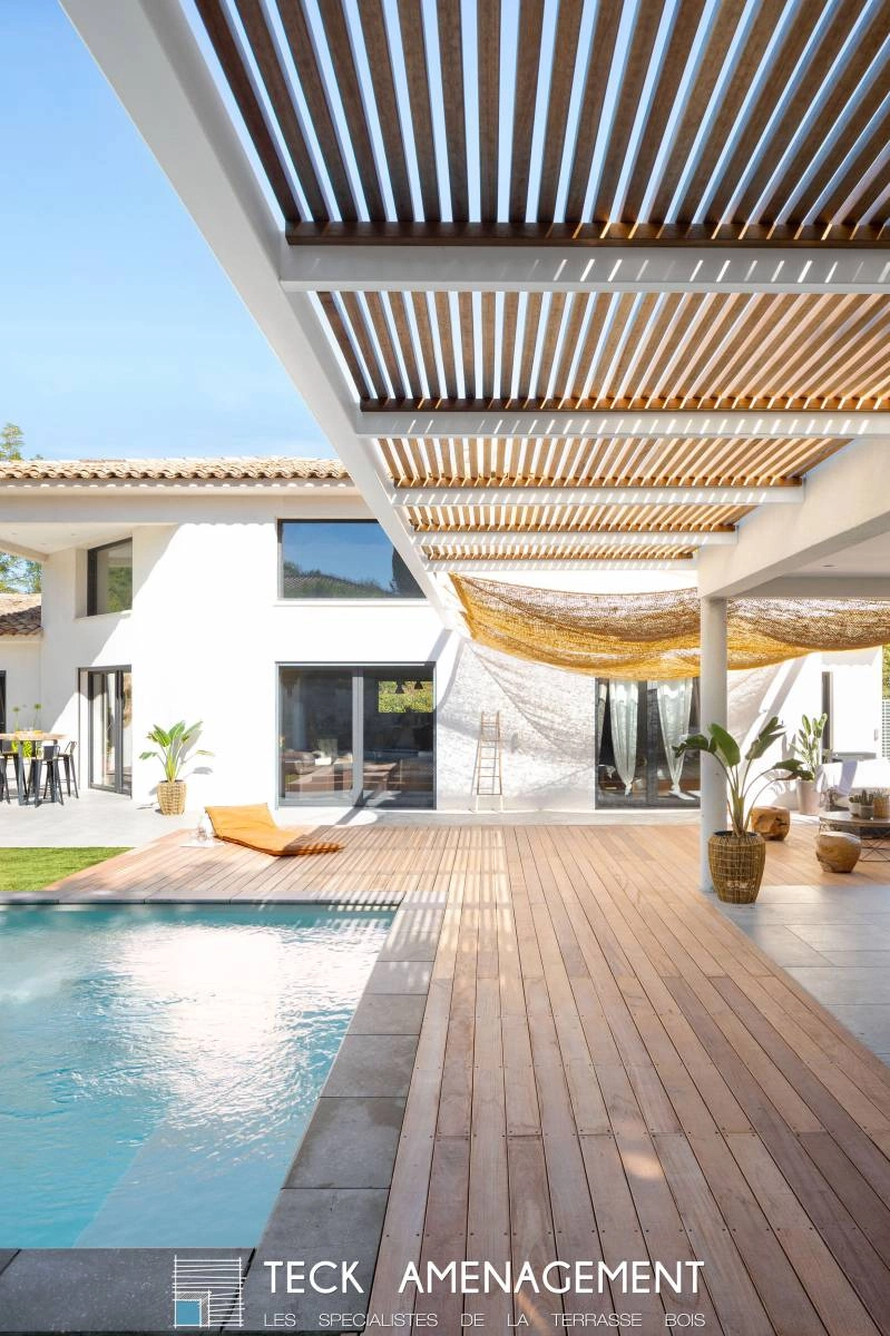 Pergola bois bioclimatique à Marseille