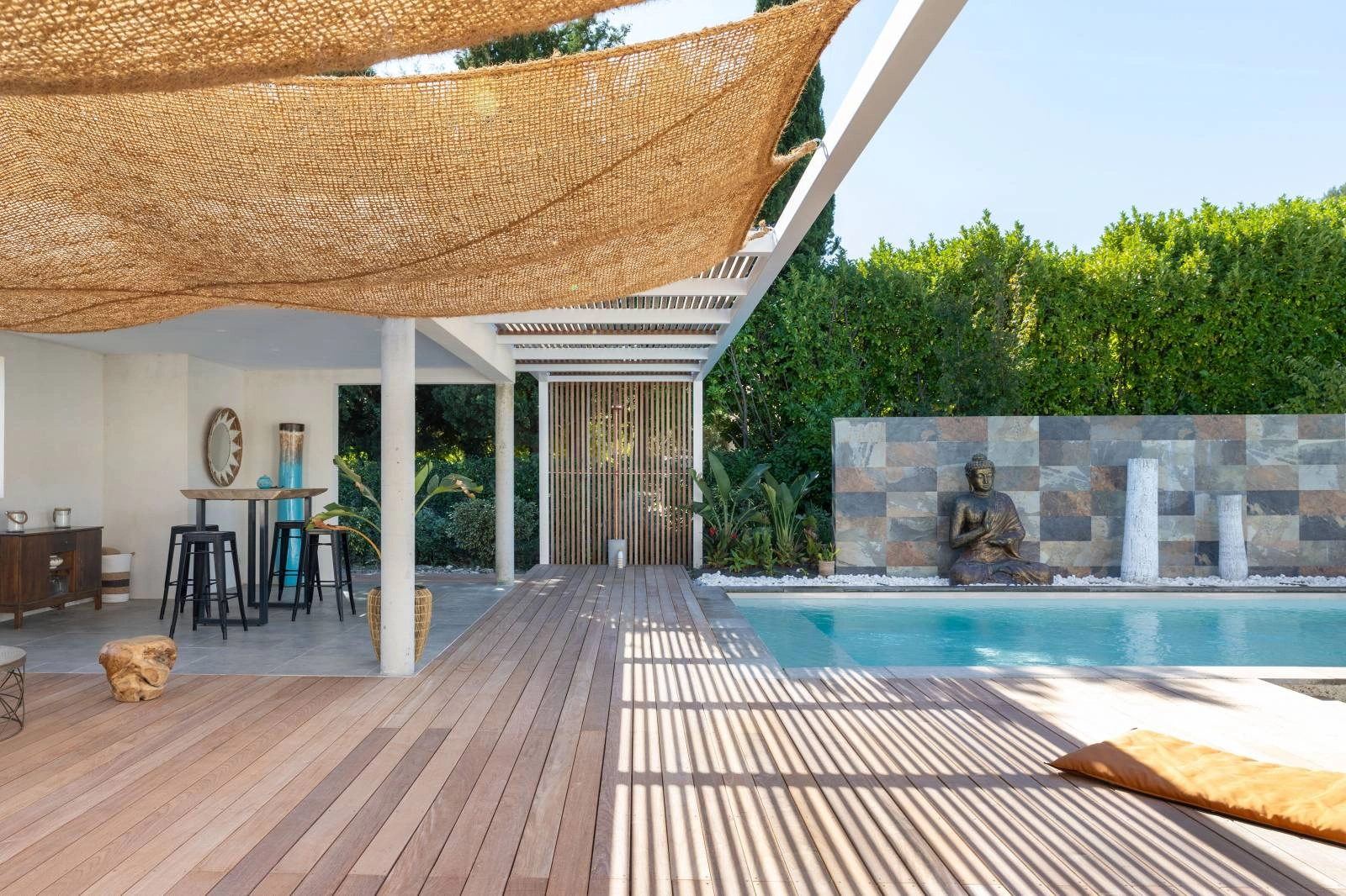 Pergola bois bioclimatique à Marseille