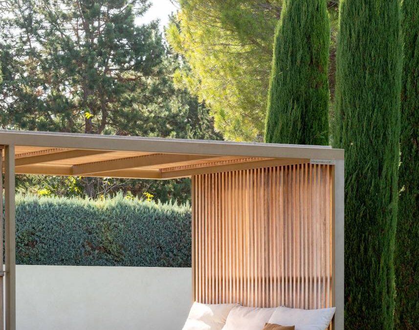 Vous avez un projet de Pergola bioclimatique ? Teck Aménagement vous propose des solutions innovantes, Design et efficace.