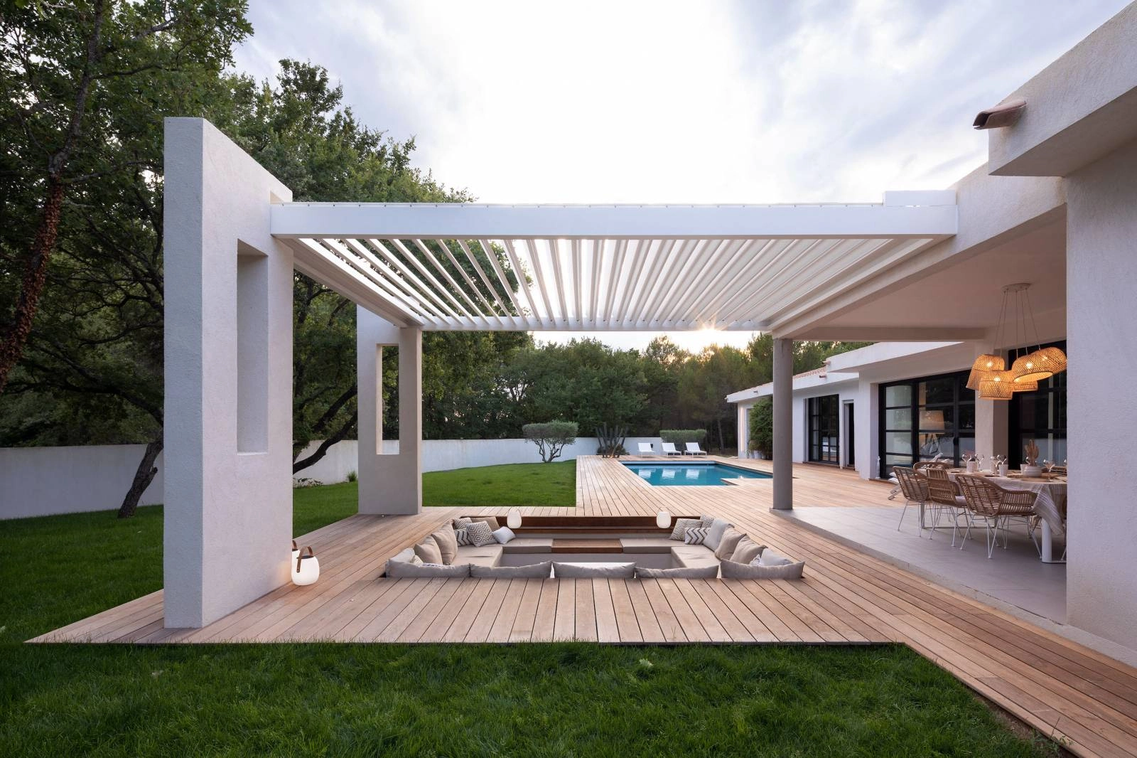 Pergola bois bioclimatique à Marseille