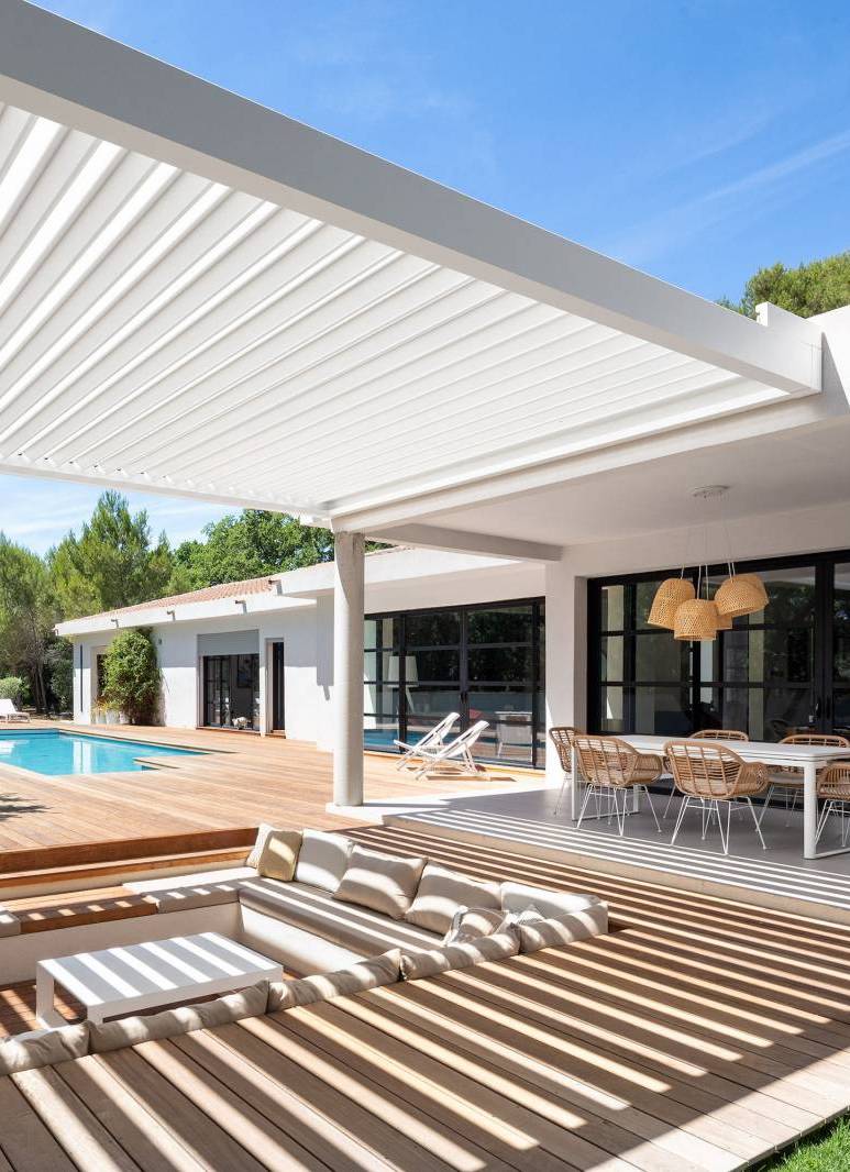 Pergola bois bioclimatique à Marseille