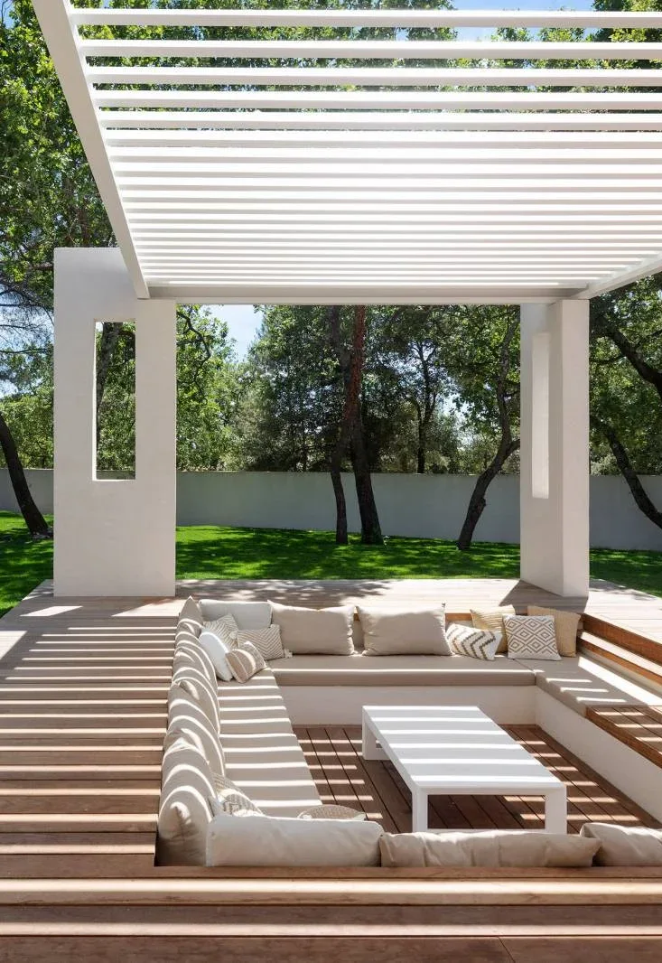 Pergola bois bioclimatique à Marseille