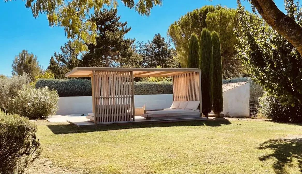 Pergola bois bioclimatique à Marseille