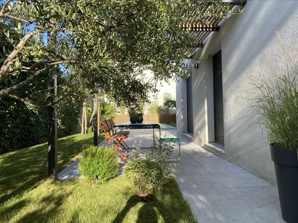 Pergola bois bioclimatique à Marseille