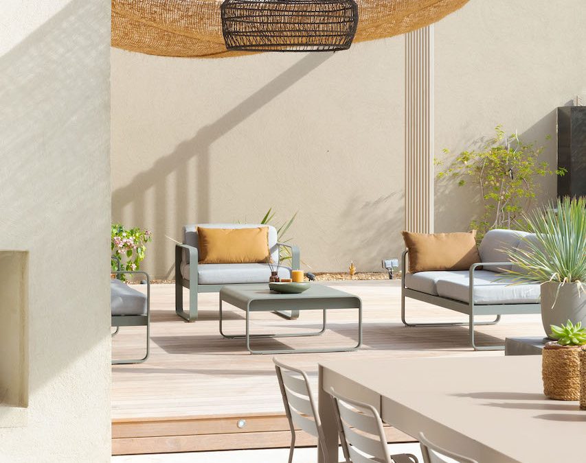 Rénovation totale d’une terrasse, pergola fer et bois, terrasse en bois et plage de piscine en bois à Saint Cannat