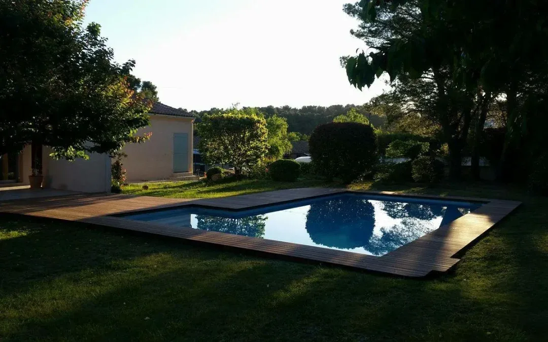 Rénovation plage de piscine en bois à Aix en Provence