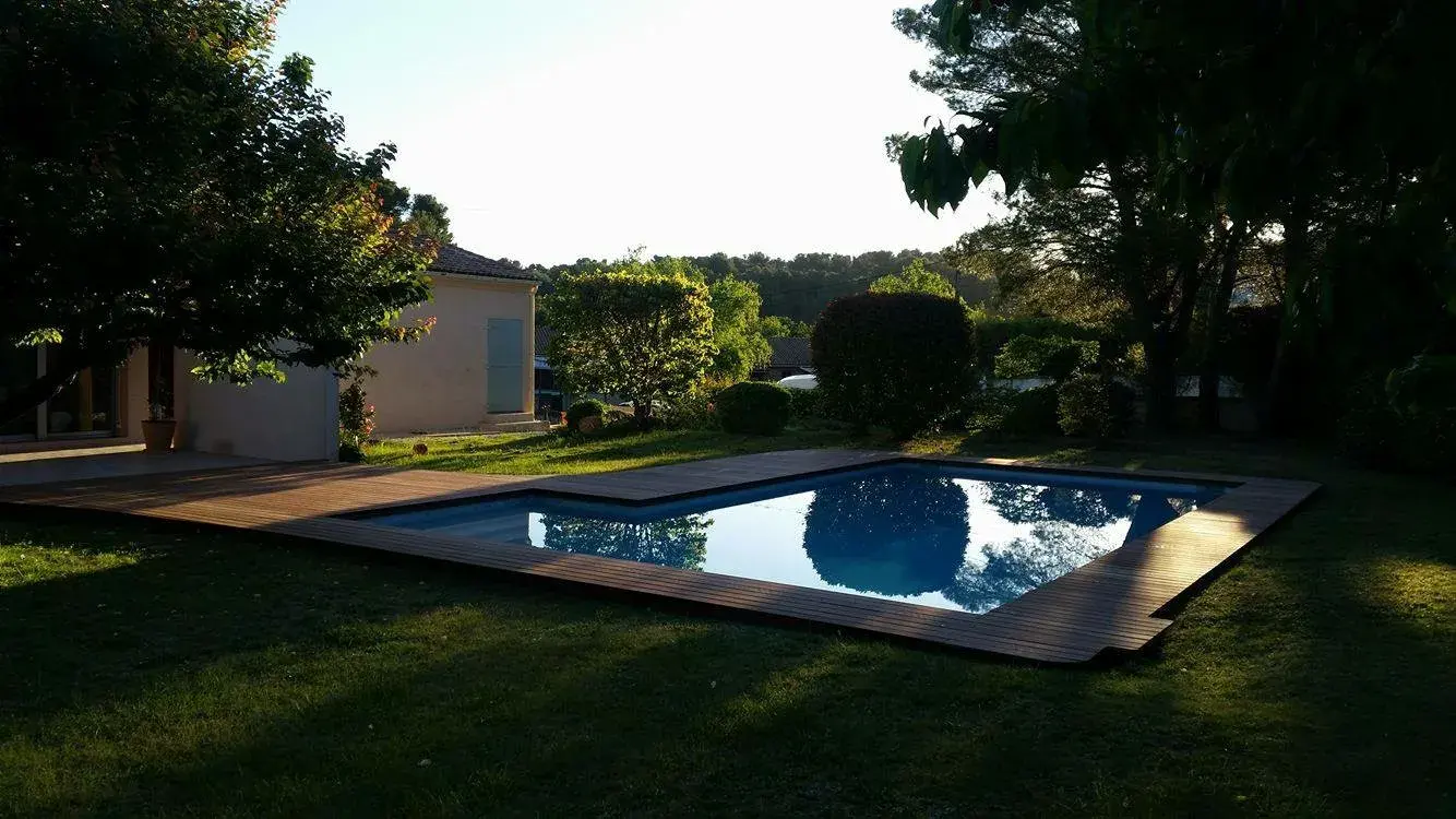 Pergola bois bioclimatique à Marseille