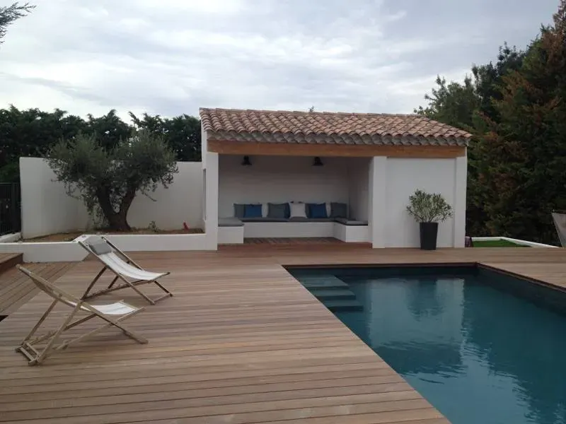 Pergola bois bioclimatique à Marseille