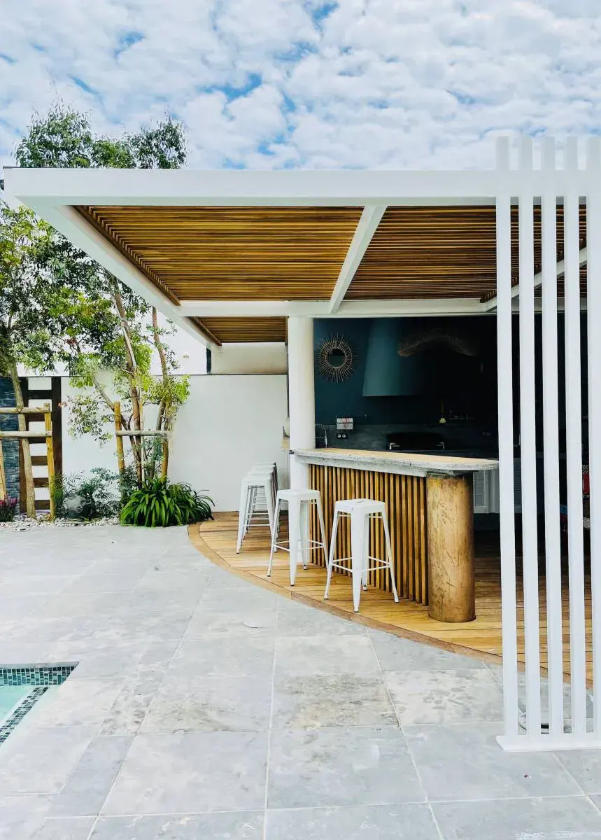 Pergola bois bioclimatique à Marseille