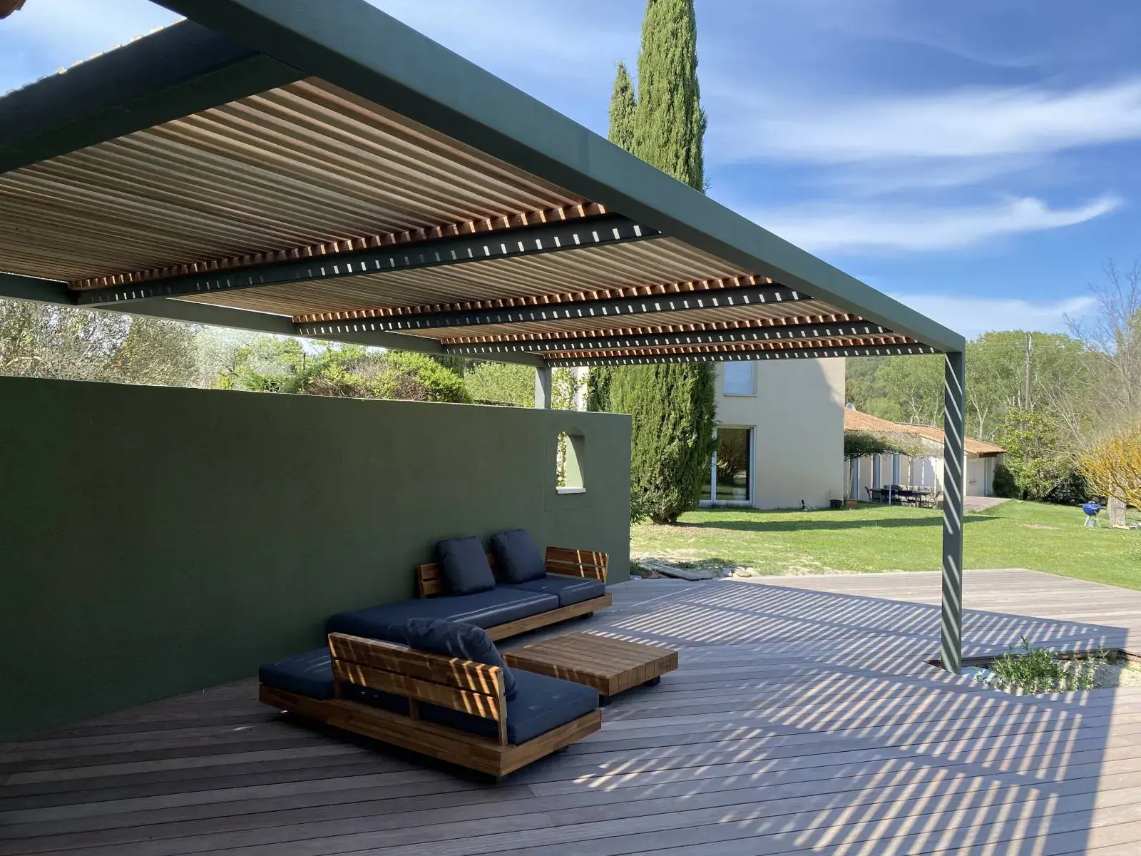 Pergola bois bioclimatique à Marseille