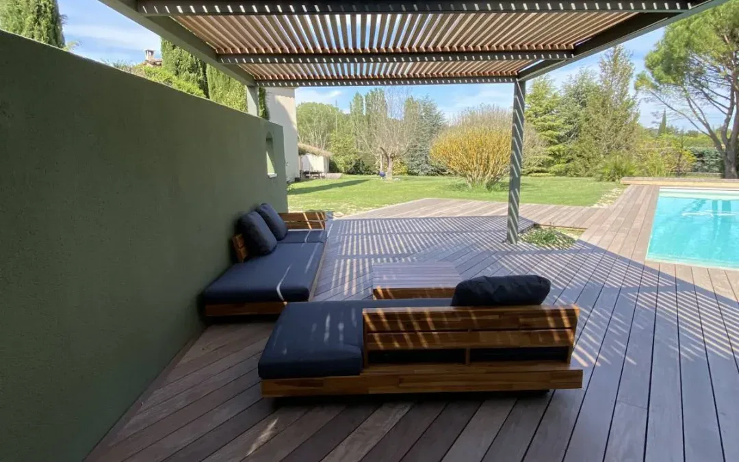 Les avantages d’une pergola bioclimatique en bois exotique et métal sur la Côte Bleue Marseille