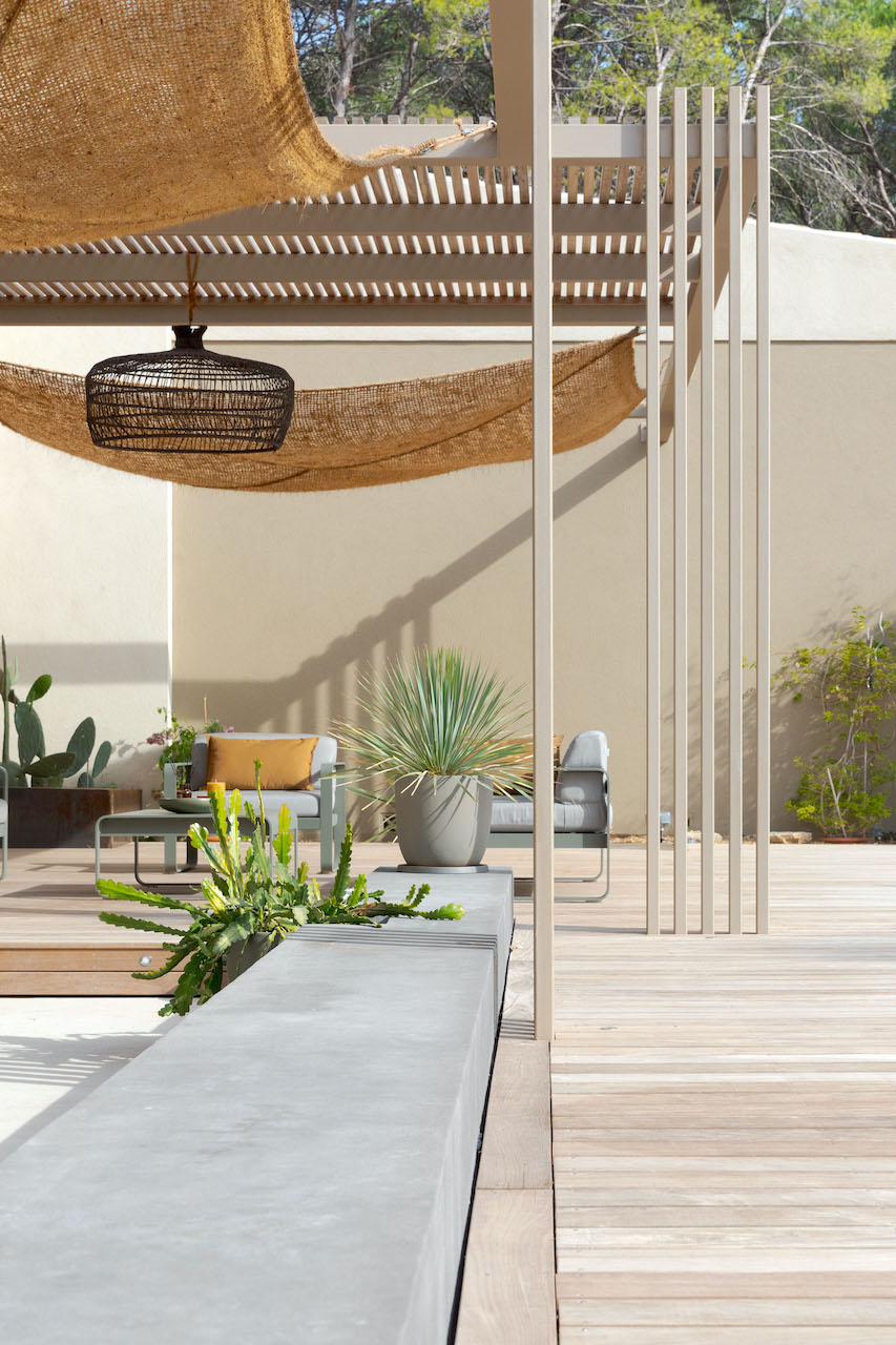 Création d’une pergola bois exotique de 90m² et terrasse bois ipé à Cabriès3 Pergola bois bioclimatique à Marseille