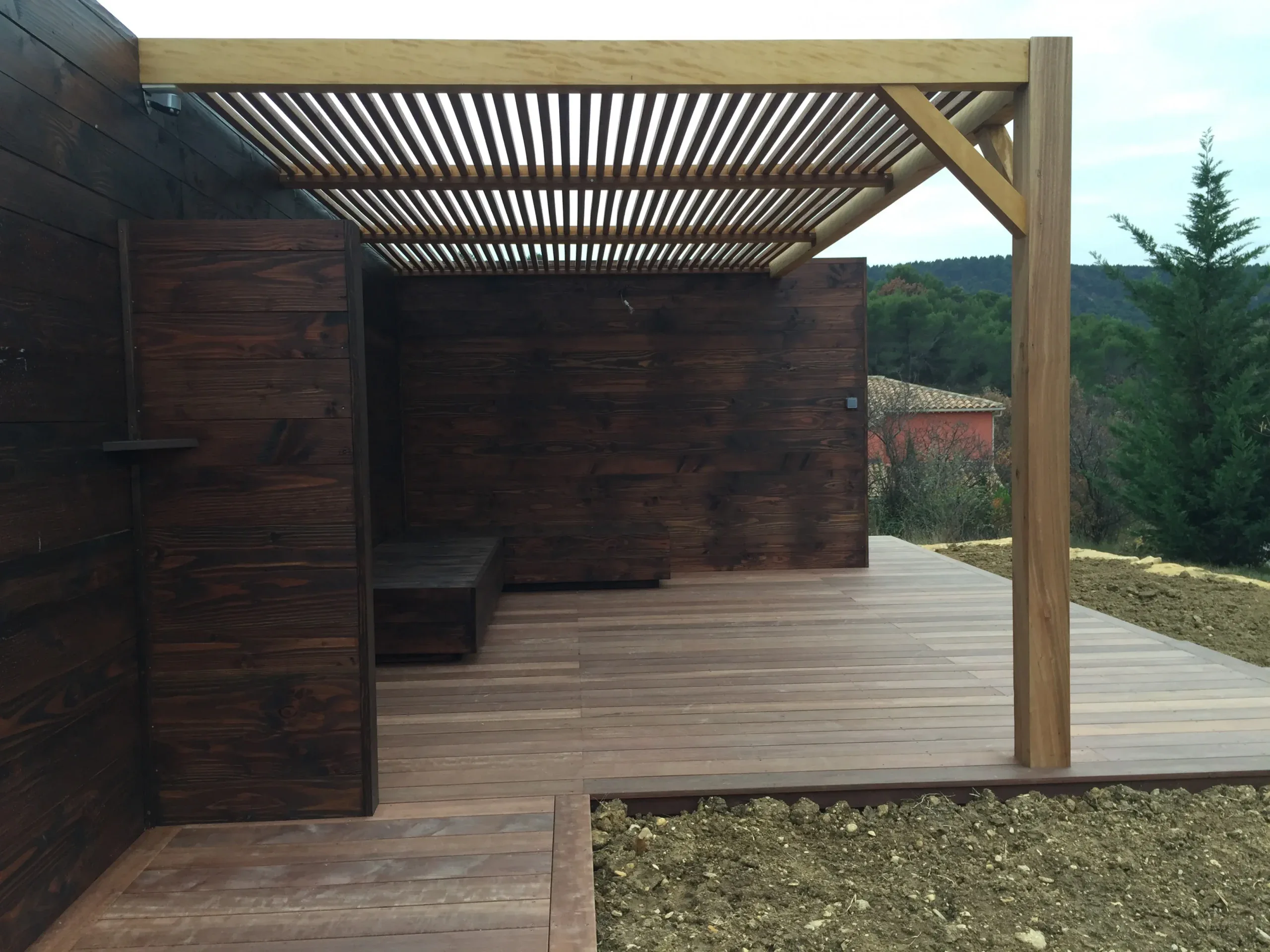 Pergola bois bioclimatique à Marseille