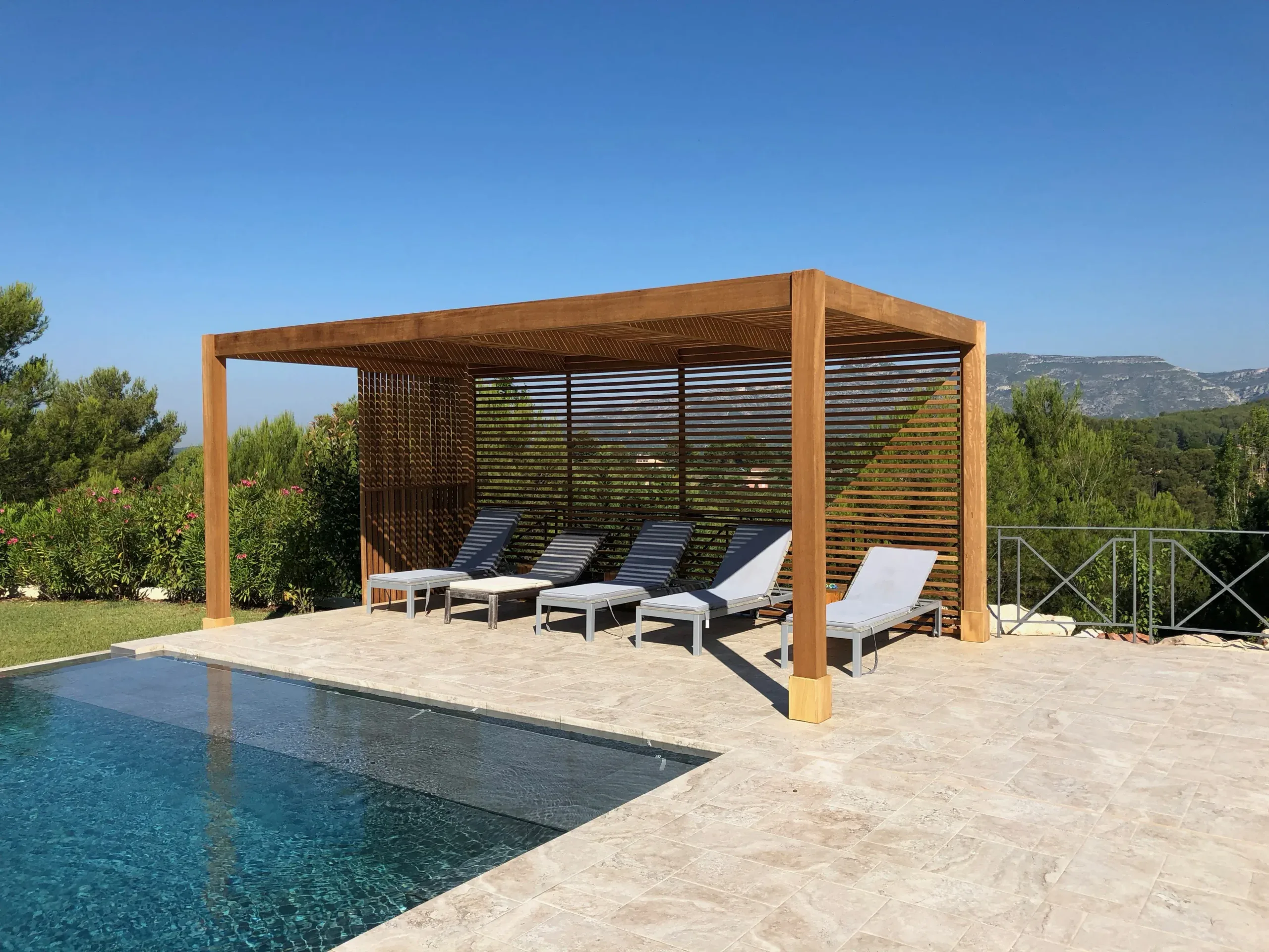 Pergola bois bioclimatique à Marseille