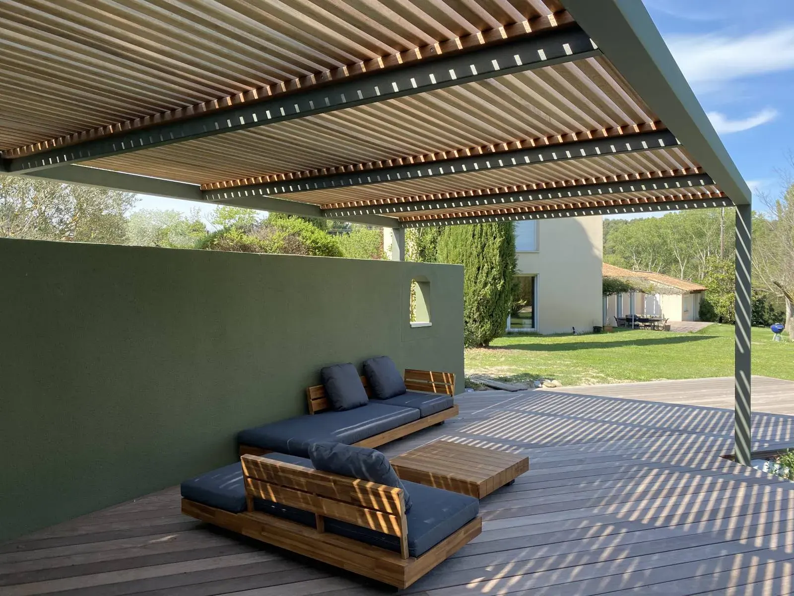Pergola bois bioclimatique à Marseille