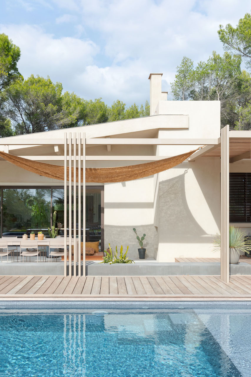 Pergola bois autoportée à Cannes – Teck Aménagement Pergola bois bioclimatique à Marseille