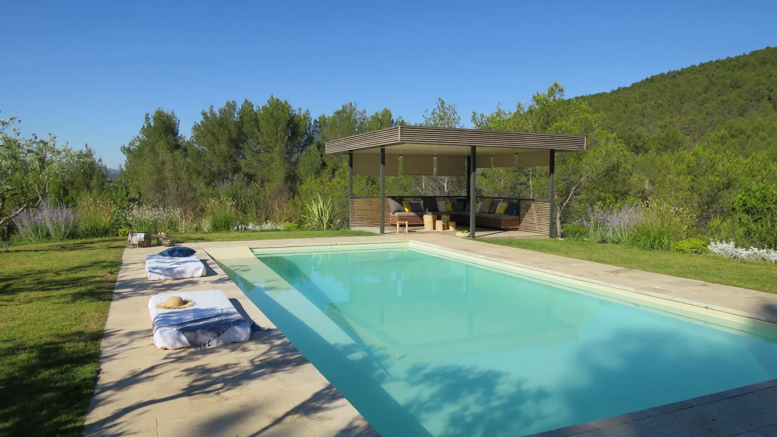 Pergola bois bioclimatique à Marseille