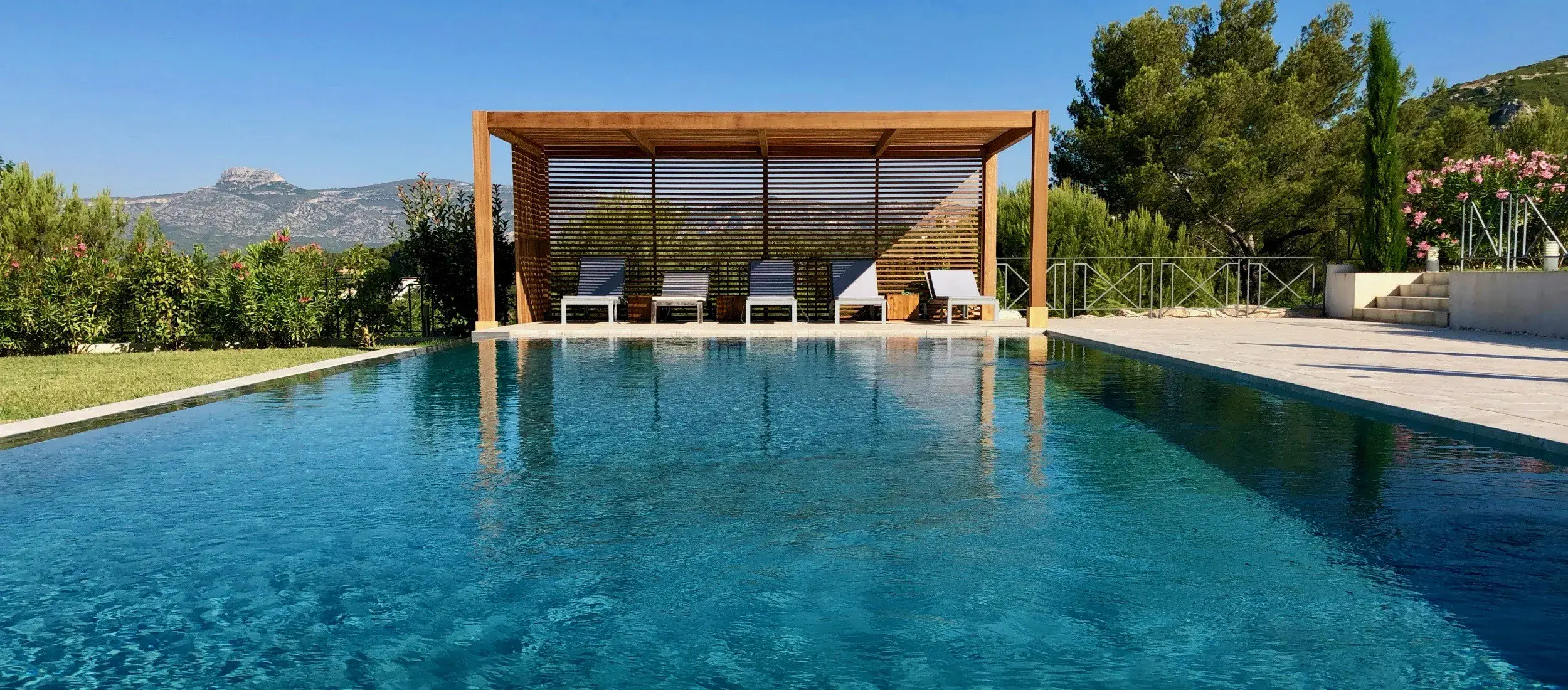 Pergola bois bioclimatique à Marseille