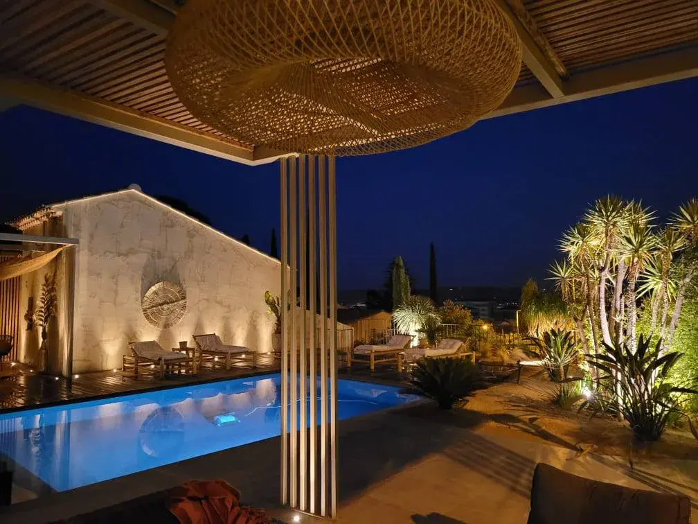 Pergola bois bioclimatique à Marseille