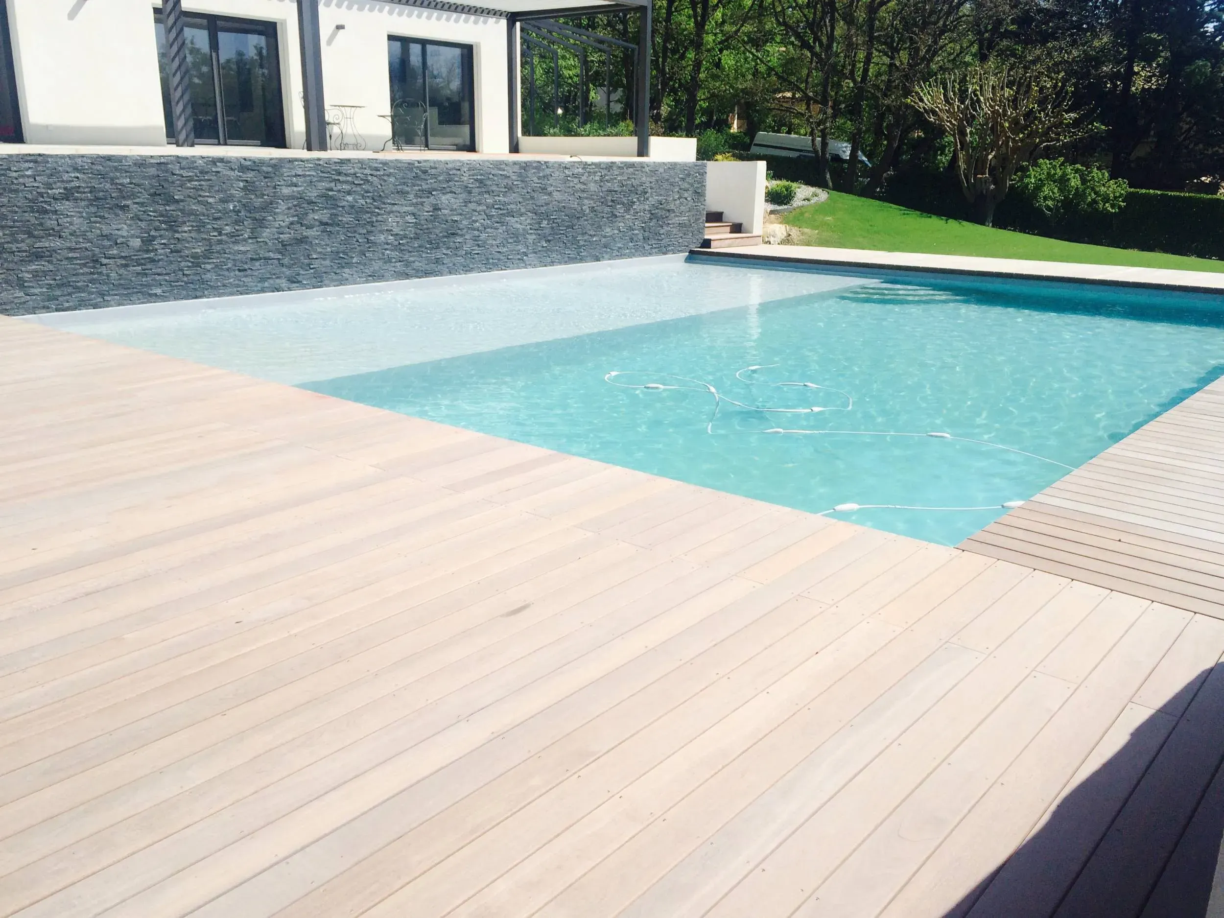 Pergola bois bioclimatique à Marseille