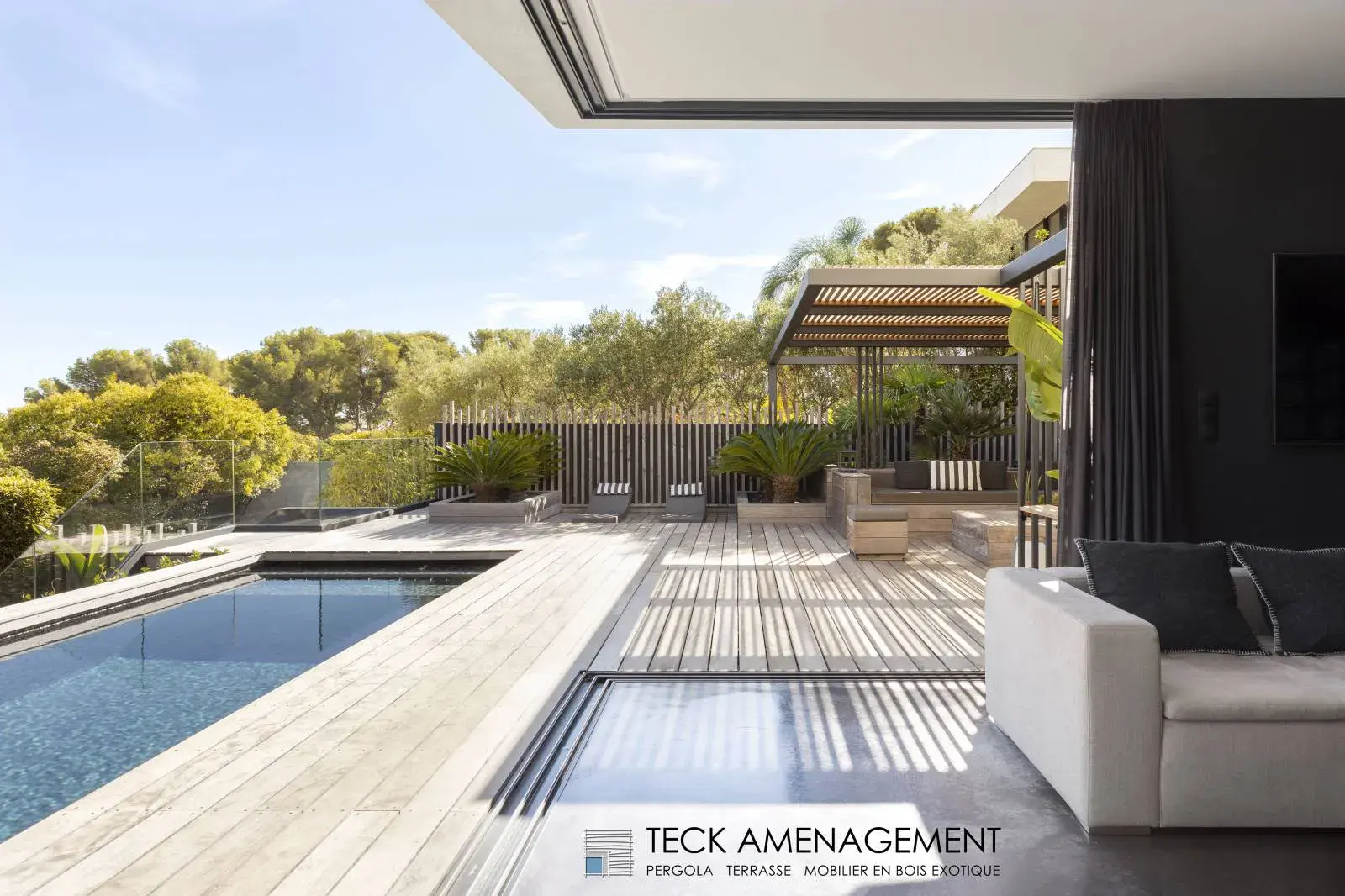Pergola bois bioclimatique à Marseille