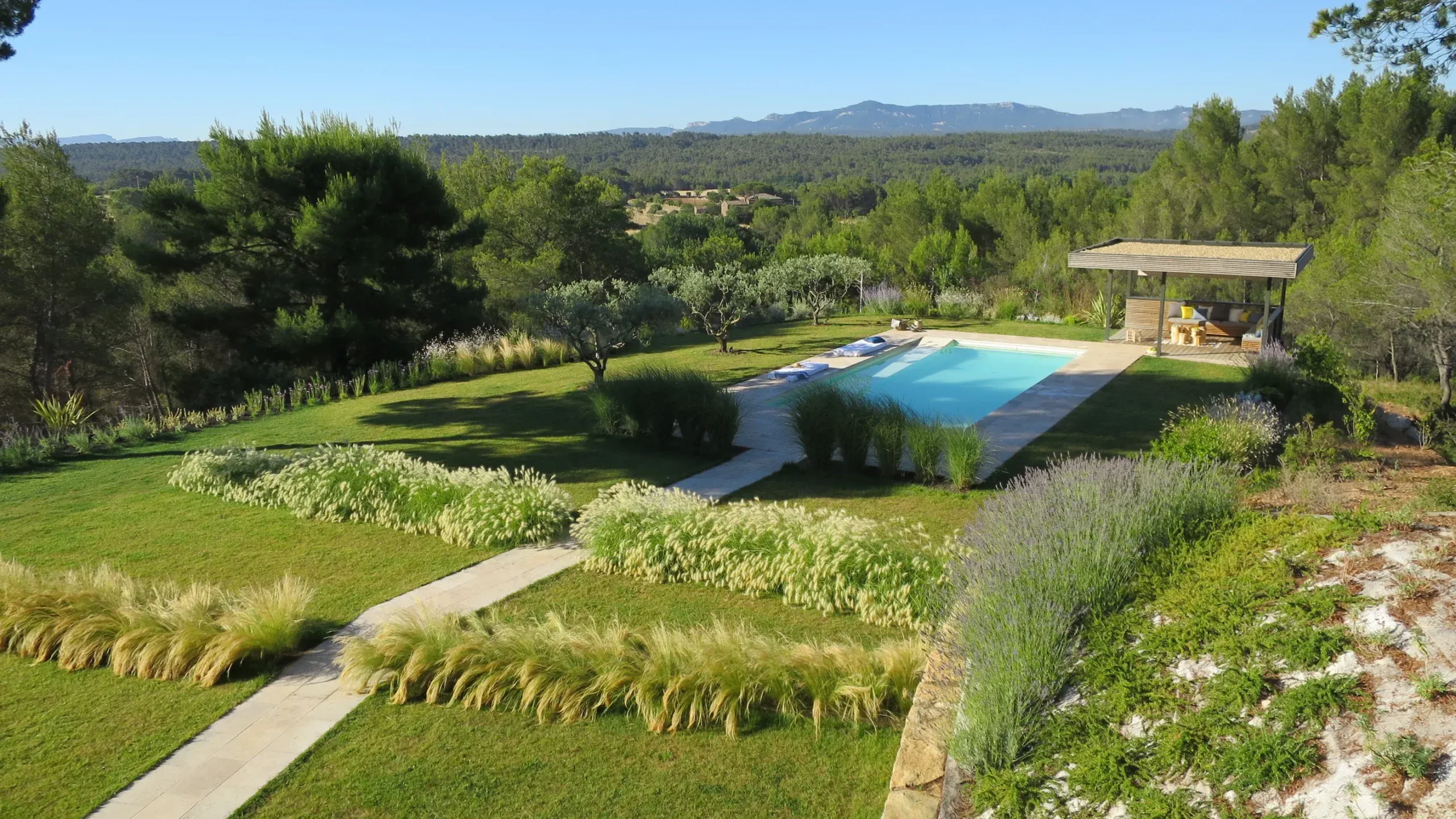 Pergola bois bioclimatique à Marseille