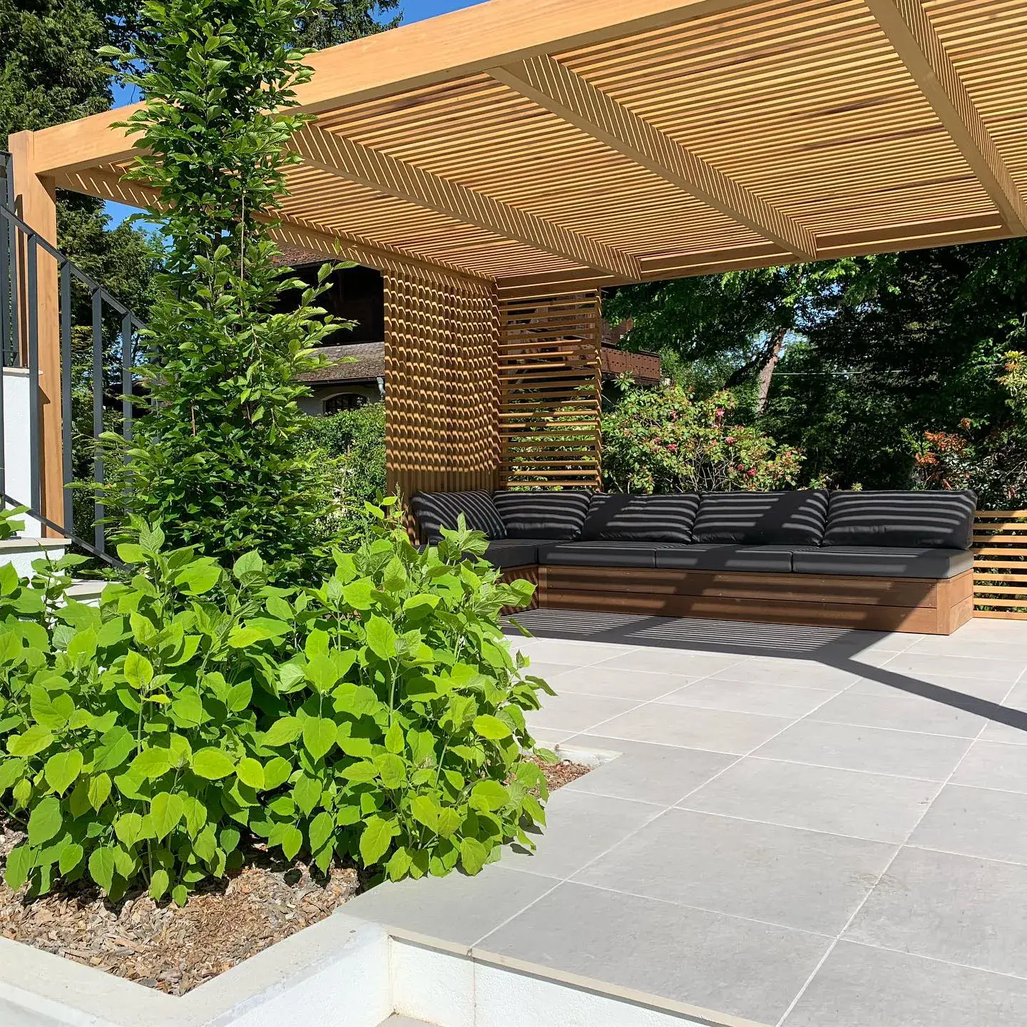 Pergola bois bioclimatique à Marseille