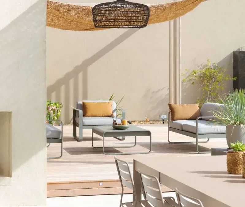 Rénovation totale d’une terrasse, pergola fer et bois, terrasse en bois et plage de piscine en bois à Saint Cannat