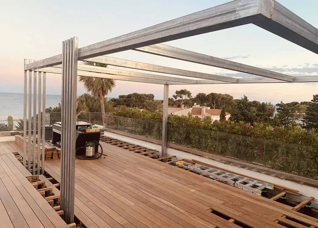 Pergola bois bioclimatique à Marseille