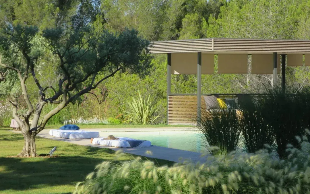 Modèle de pergola en bois pour aménager votre terrasse à Ventabren