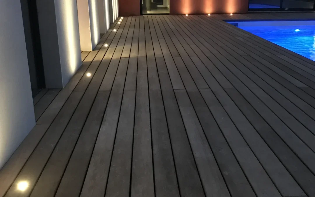 Eclairage d&rsquo;un tour de piscine et d&rsquo;une terrasse bois exotique à Marseille 9ème