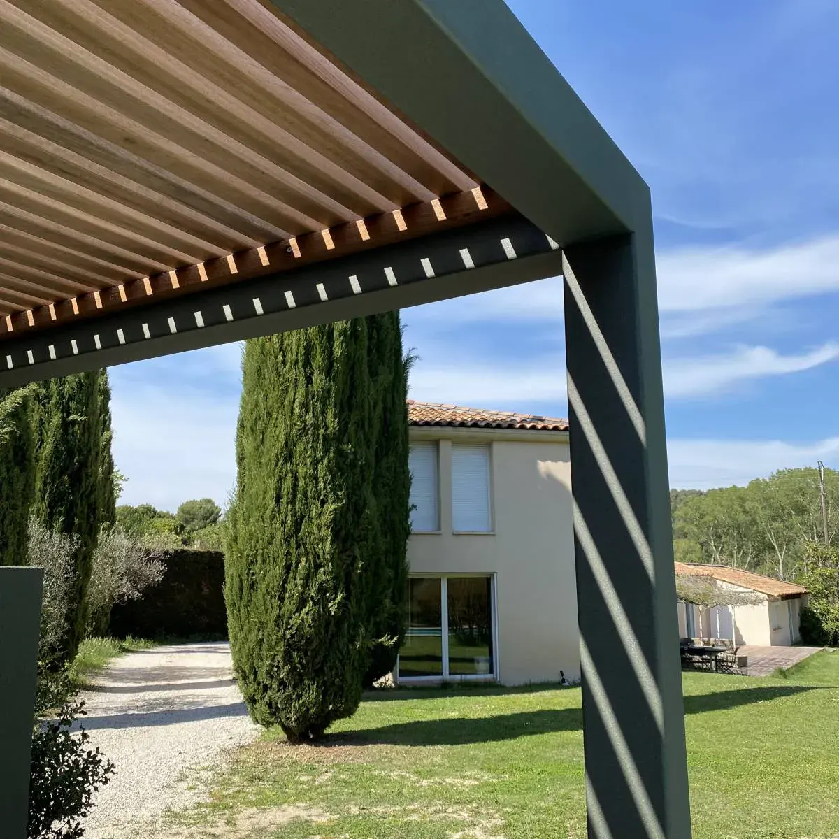Pergola bois bioclimatique à Marseille