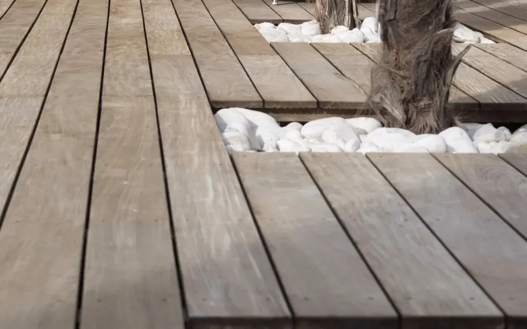 Création d&rsquo;une plage de piscine en ipé au Vallon des Auffes, Marseille