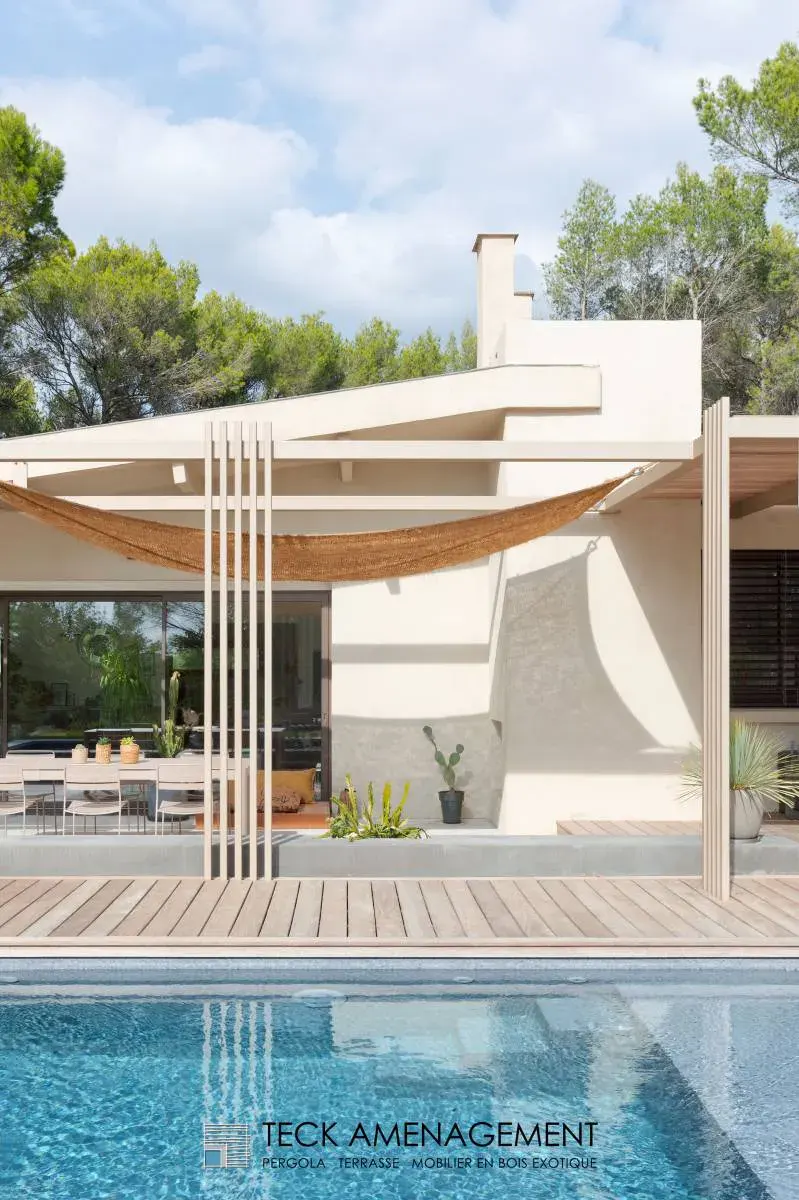 Pergola bois bioclimatique à Marseille