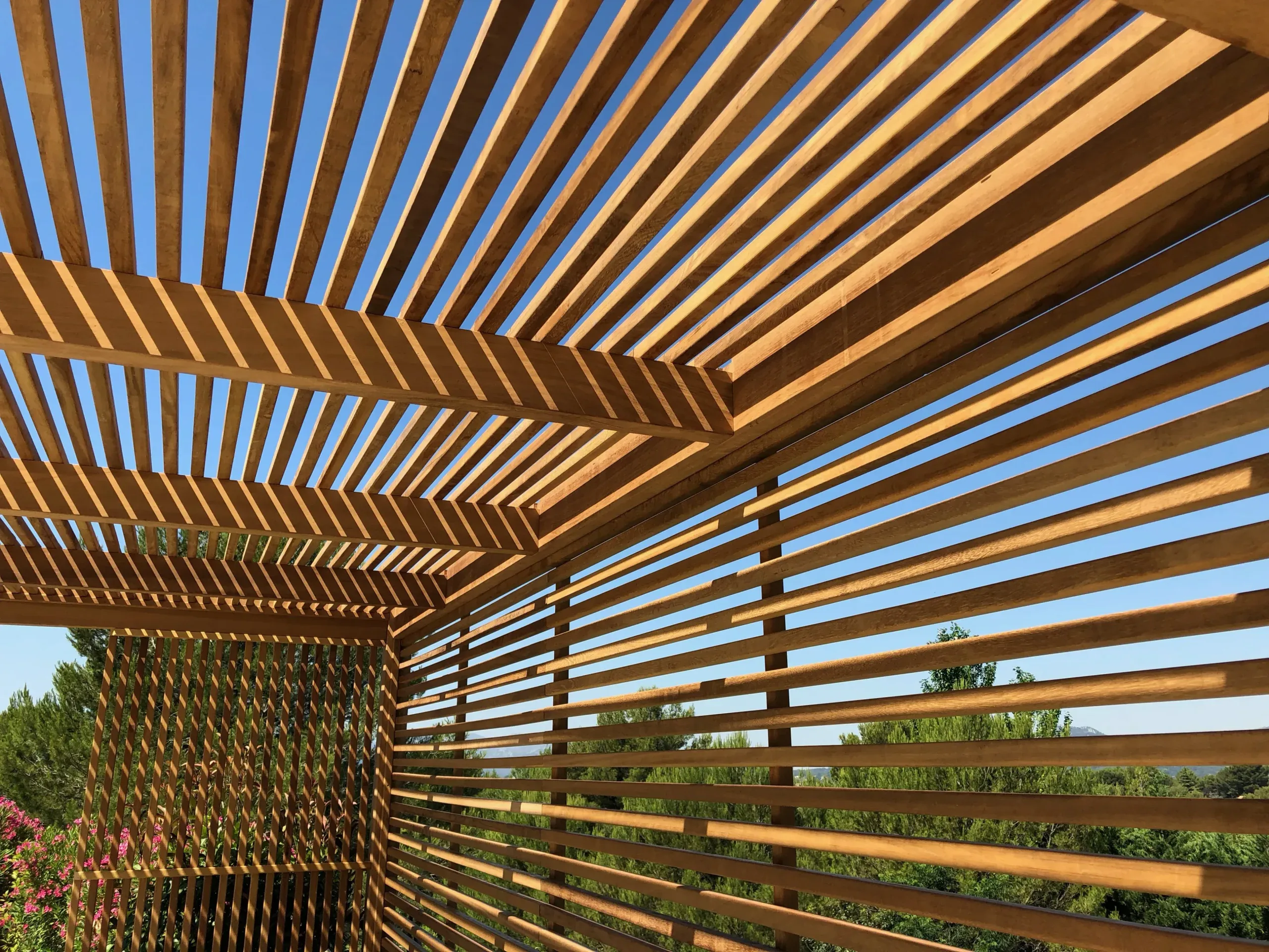 Pergola bois bioclimatique à Marseille