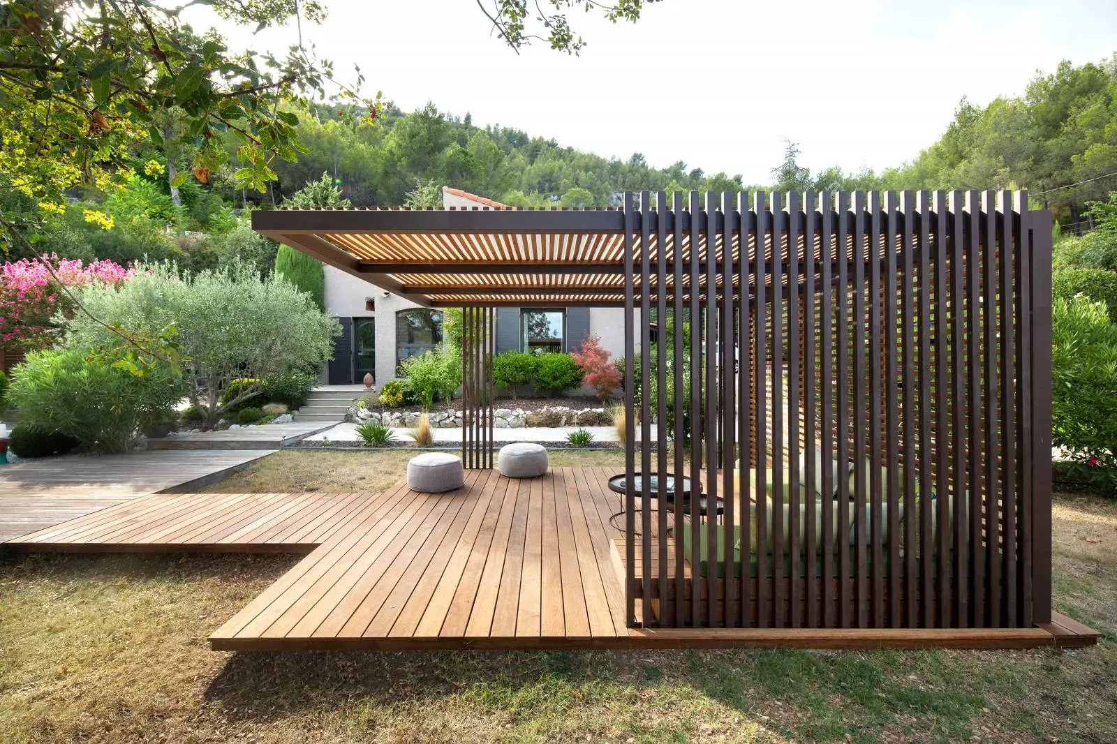 Pergola bois bioclimatique à Marseille