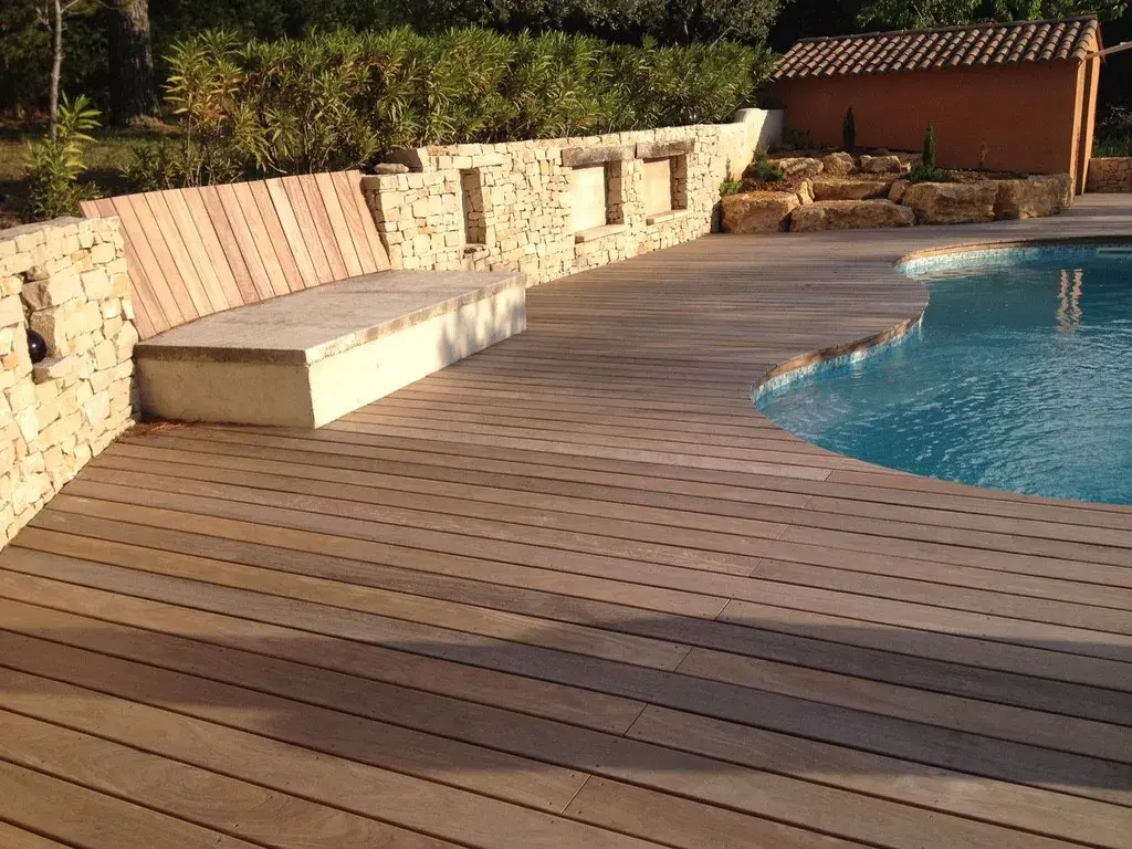 Pergola bois bioclimatique à Marseille