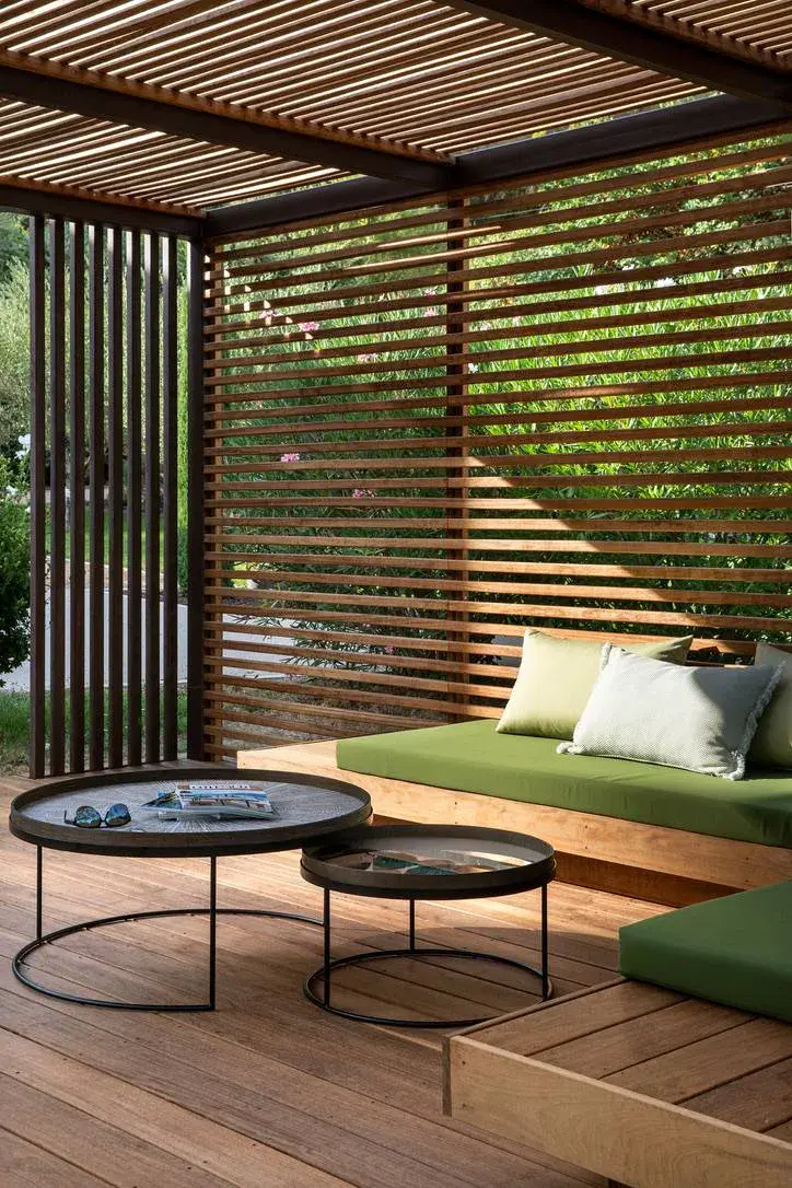 Pergola bois bioclimatique à Marseille