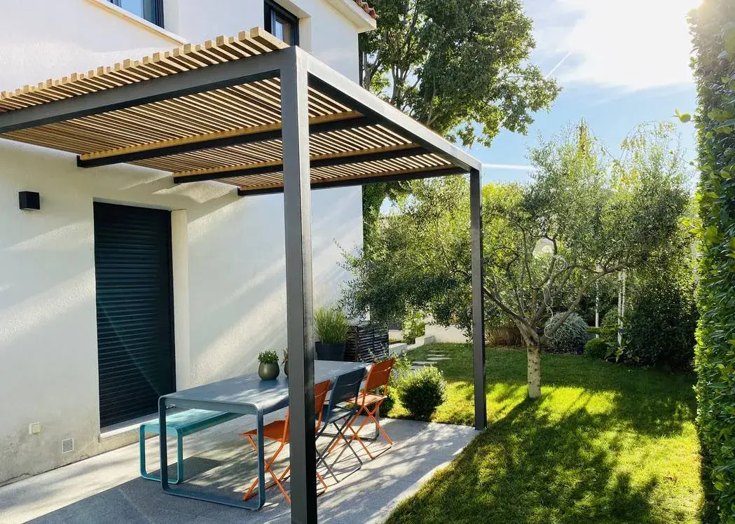 Pergola bois bioclimatique à Marseille