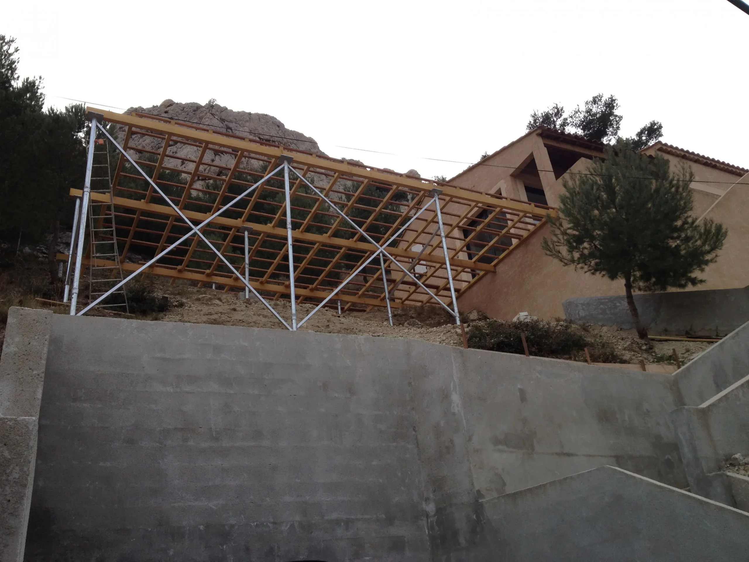 Pergola bois bioclimatique à Marseille