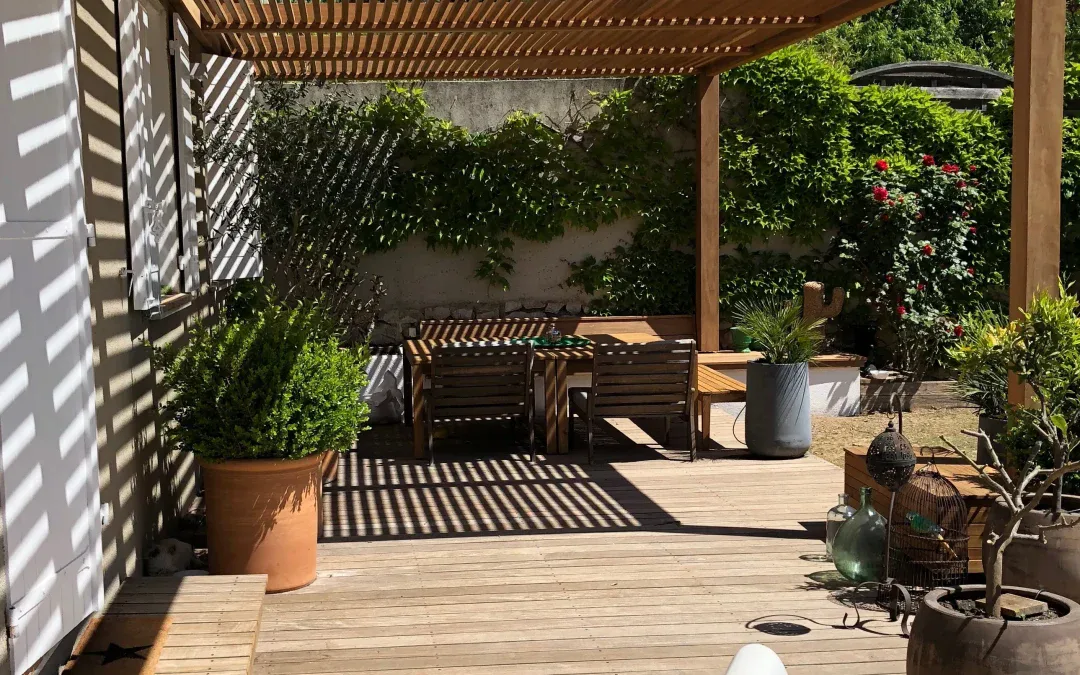 Vous cherchez un fabricant de pergolas bioclimatique en bois exotique à Marseille ?