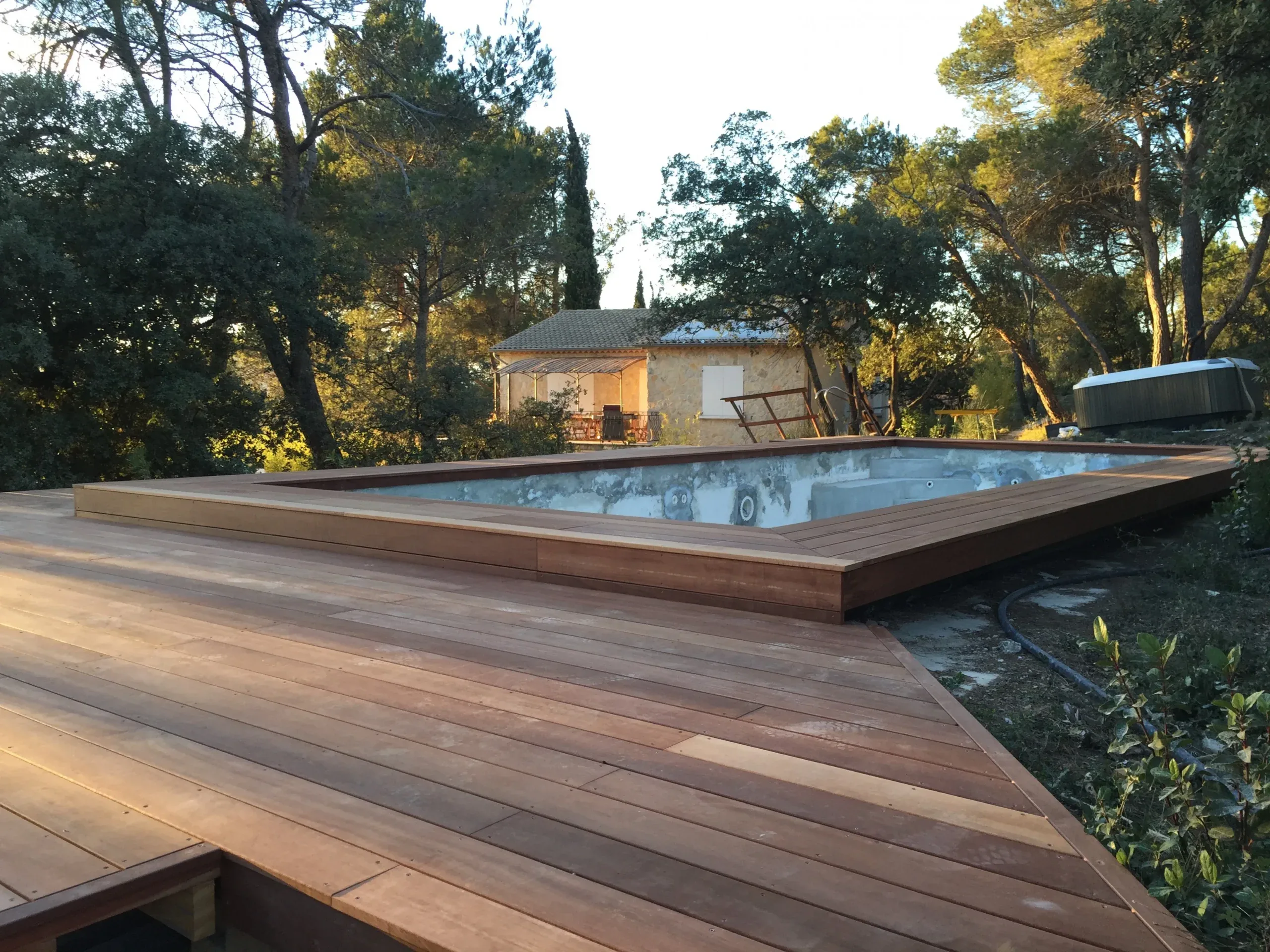 Pergola bois bioclimatique à Marseille