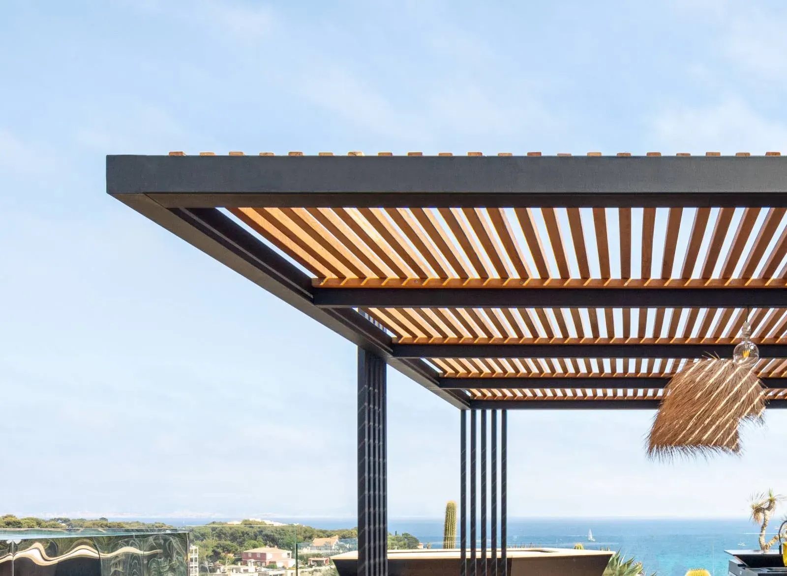 Pergola bois bioclimatique à Marseille