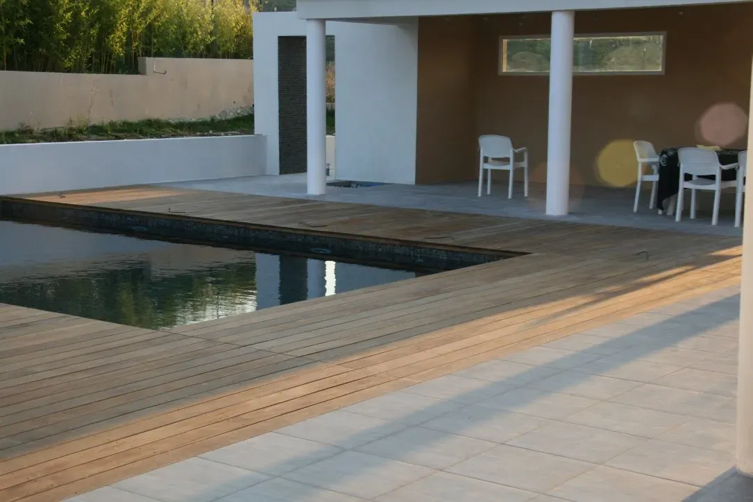 Pergola bois bioclimatique à Marseille