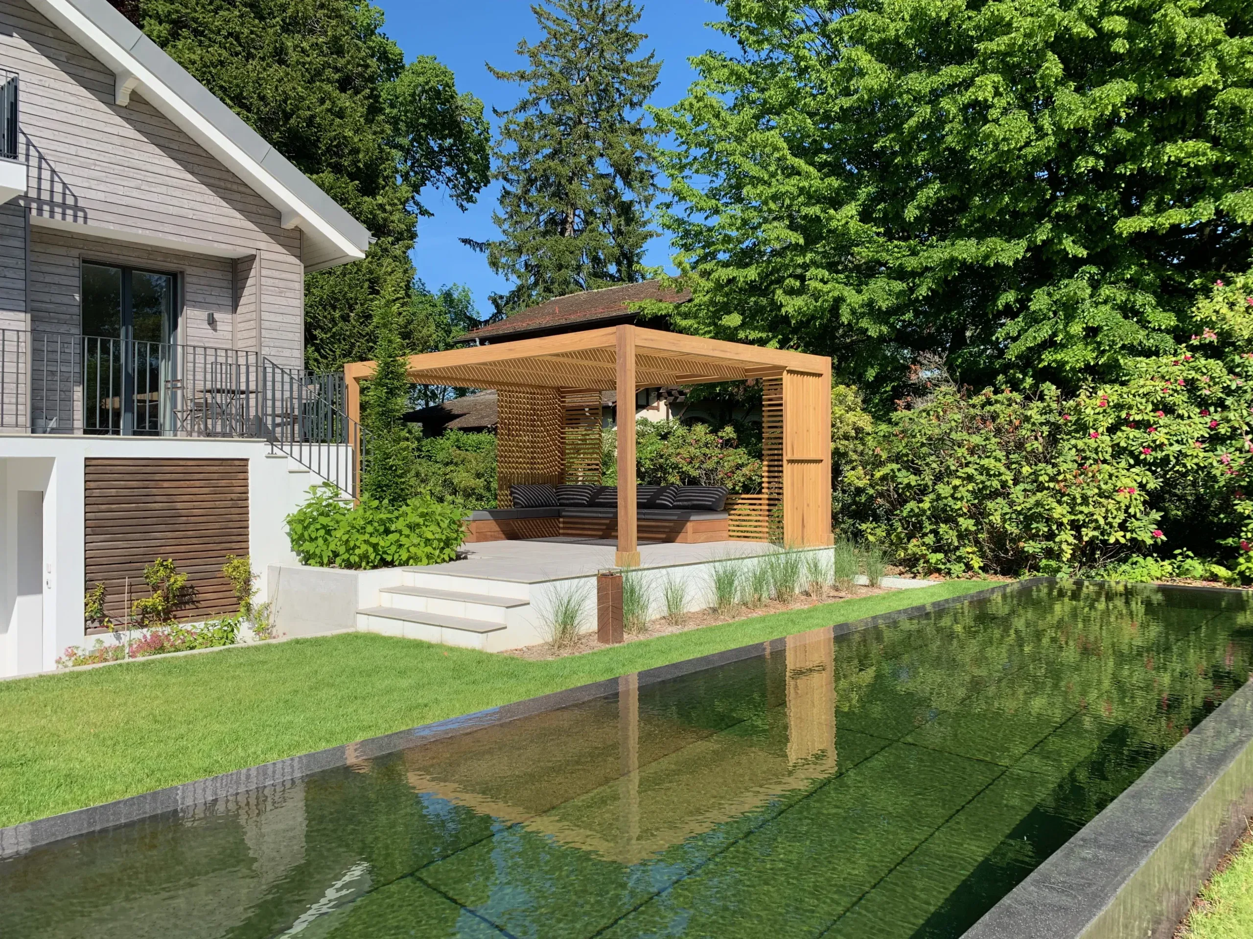Pergola bois bioclimatique à Marseille