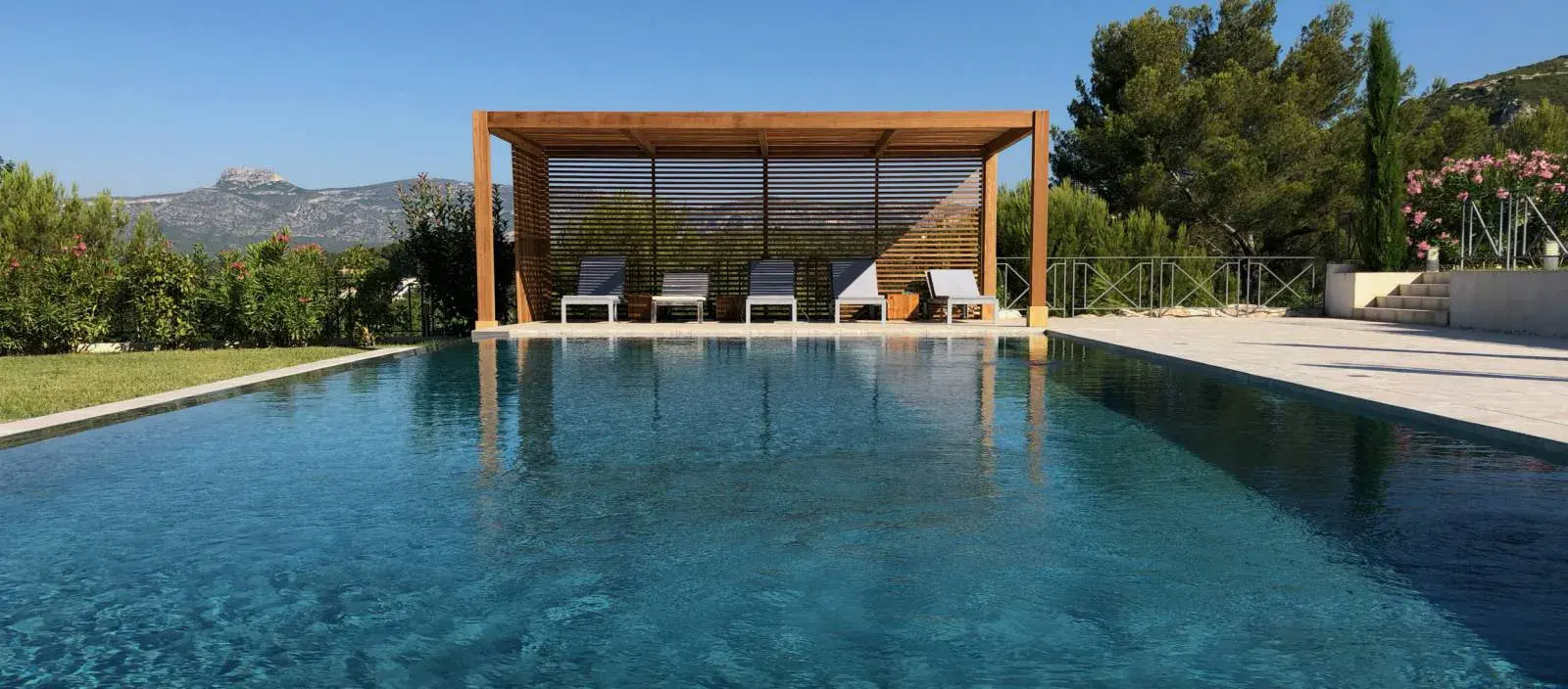 Pergola bois bioclimatique à Marseille