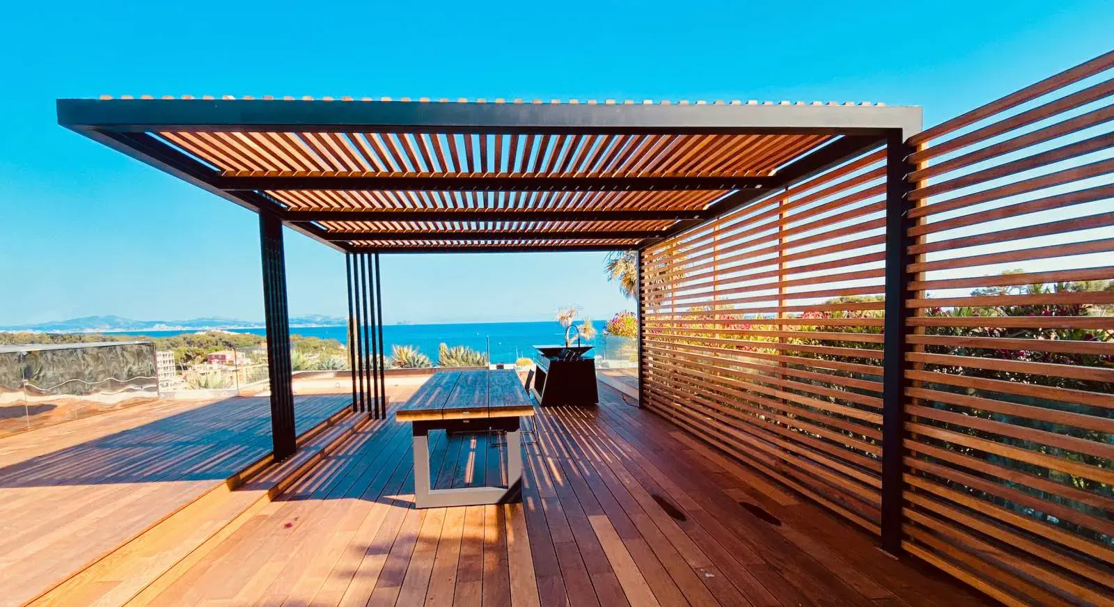 Pergola bois bioclimatique à Marseille