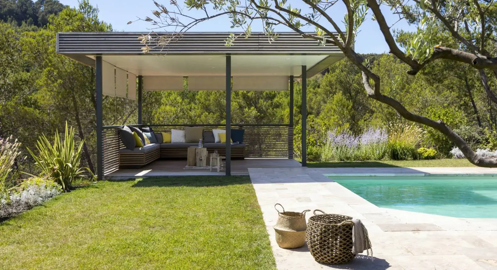 Pergola bois bioclimatique à Marseille